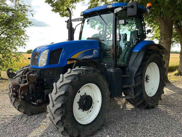 New Holland TS135A