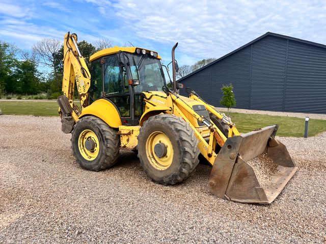 New Holland LB 115