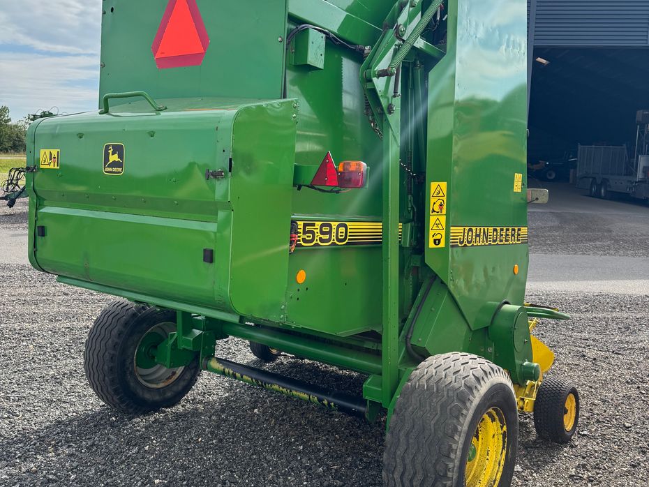John Deere 590 - Pressere - Rundballe - 4