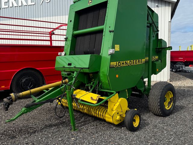 John Deere 590