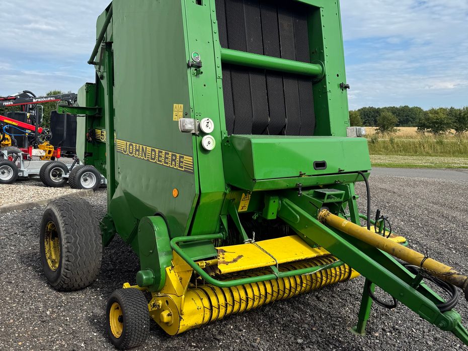 John Deere 590 - Pressere - Rundballe - 2