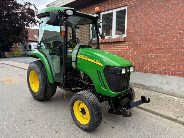 John Deere 3720