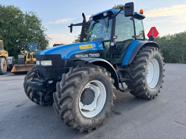 New Holland TM165
