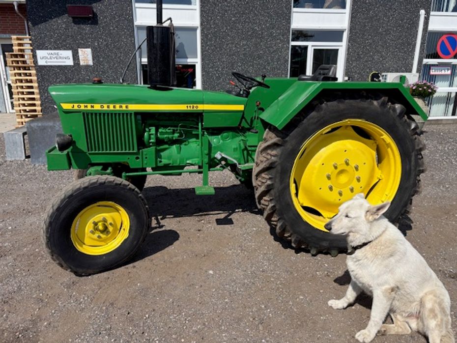 John Deere 1120 - Traktorer - Traktorer 2 wd - 4