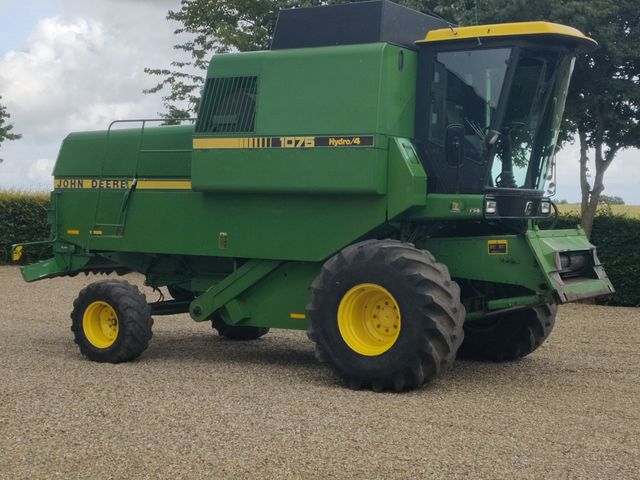 John Deere 1075