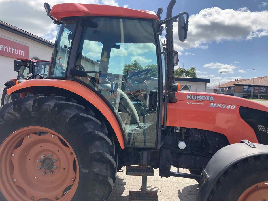 Kubota M8540N - Traktorer - Traktorer 4 wd - 3