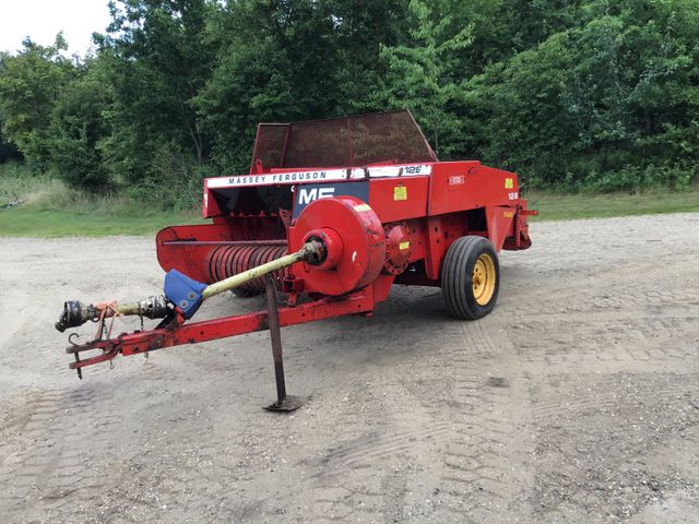 Massey Ferguson MF128