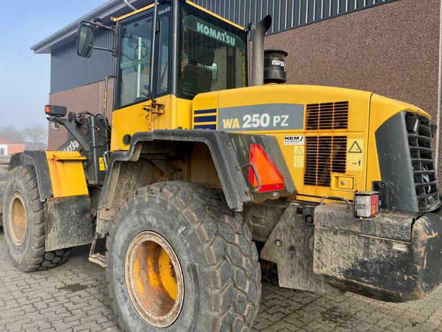 Komatsu WA 250PZ-5