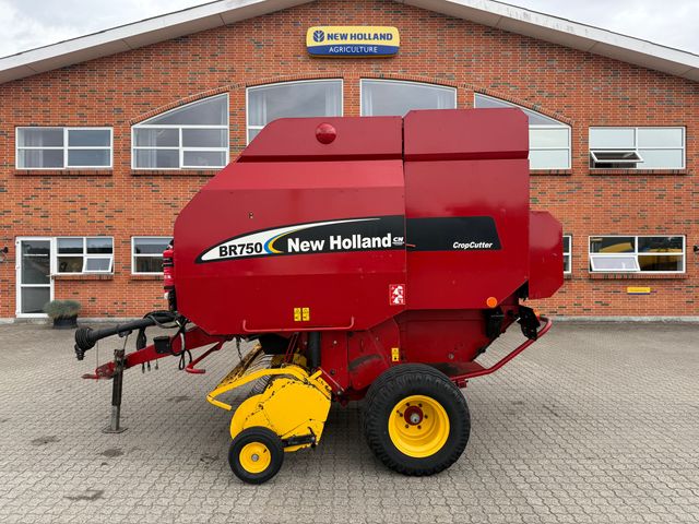 New Holland BR750