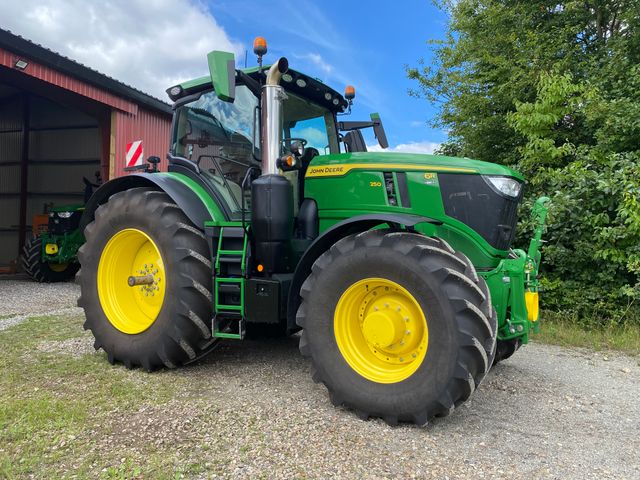 John Deere 6R250