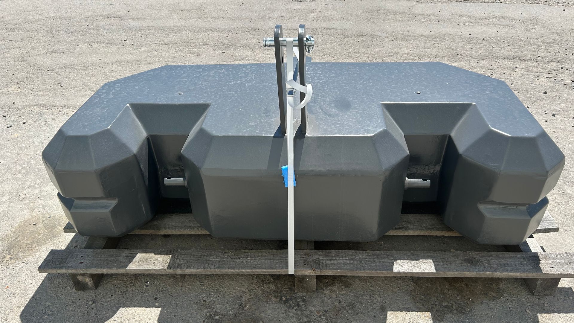 Frontvægt MA1800 frontvægt 1800kg - forberedt til overbygning af ekstra vægt.