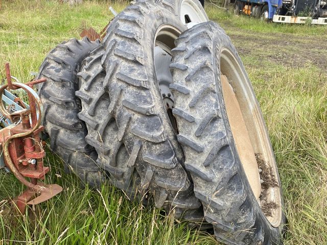 BKT 230/95R44(9.58R44)+8.3-32