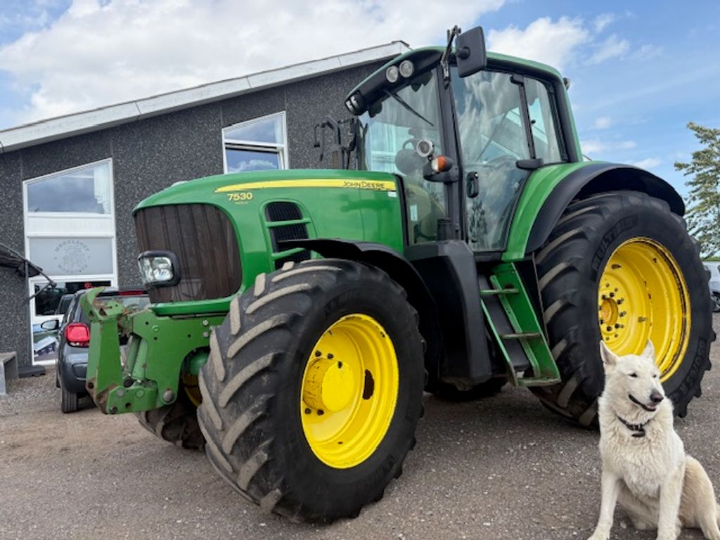John Deere 7530 PREMIUM AUTOQUARD, FRONTLIFT 2007 brugt maskine til salg