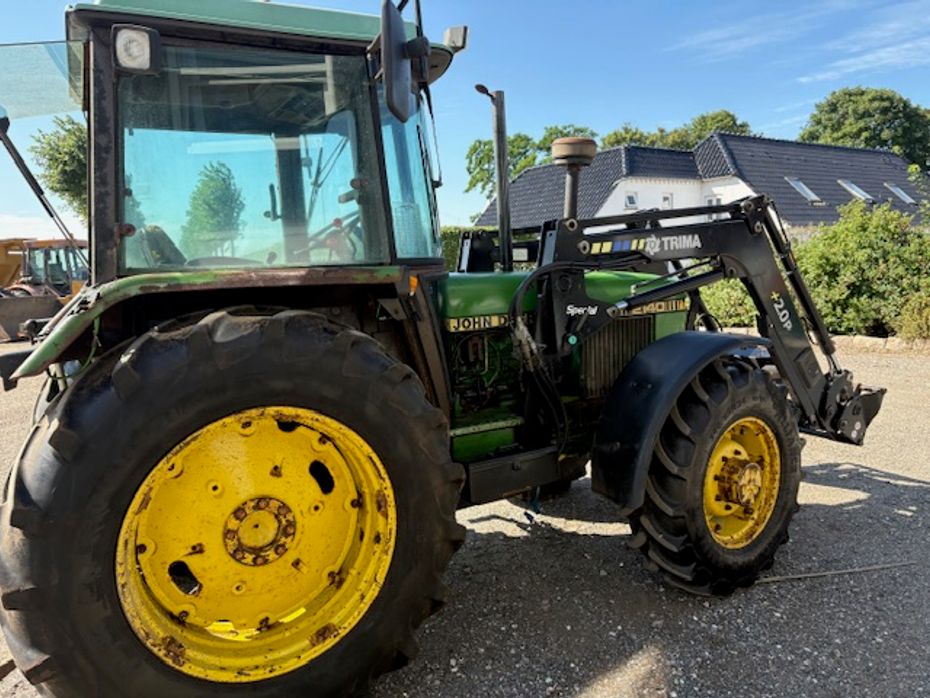 John Deere 2140 MED TRIMA 2.0 FRONTLÆSSER - Traktorer - Traktorer 4 wd - 7