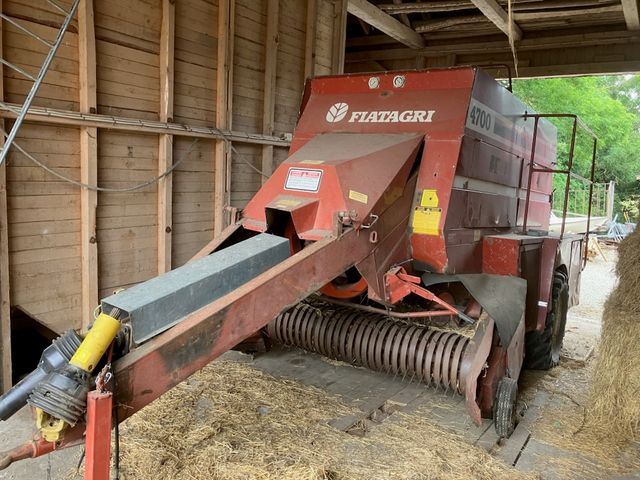 Hesston 4700