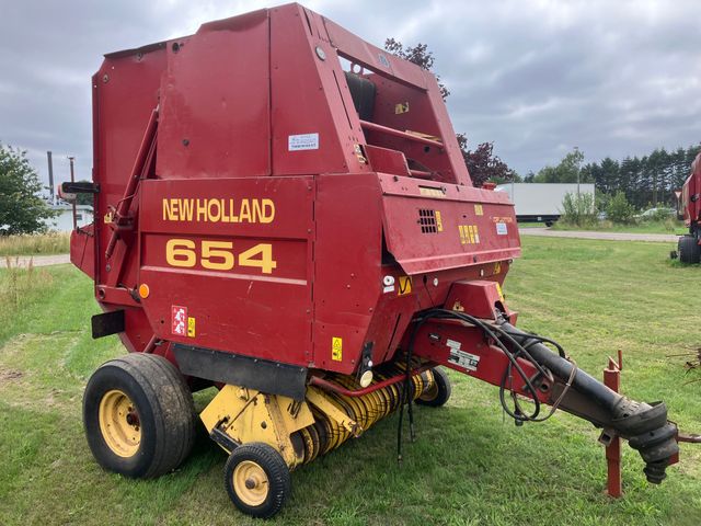 New Holland 654 RUNDBALLEPRESSER