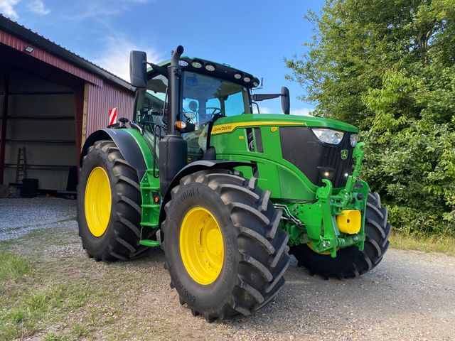 John Deere 6R 195