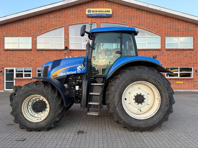 New Holland T8050