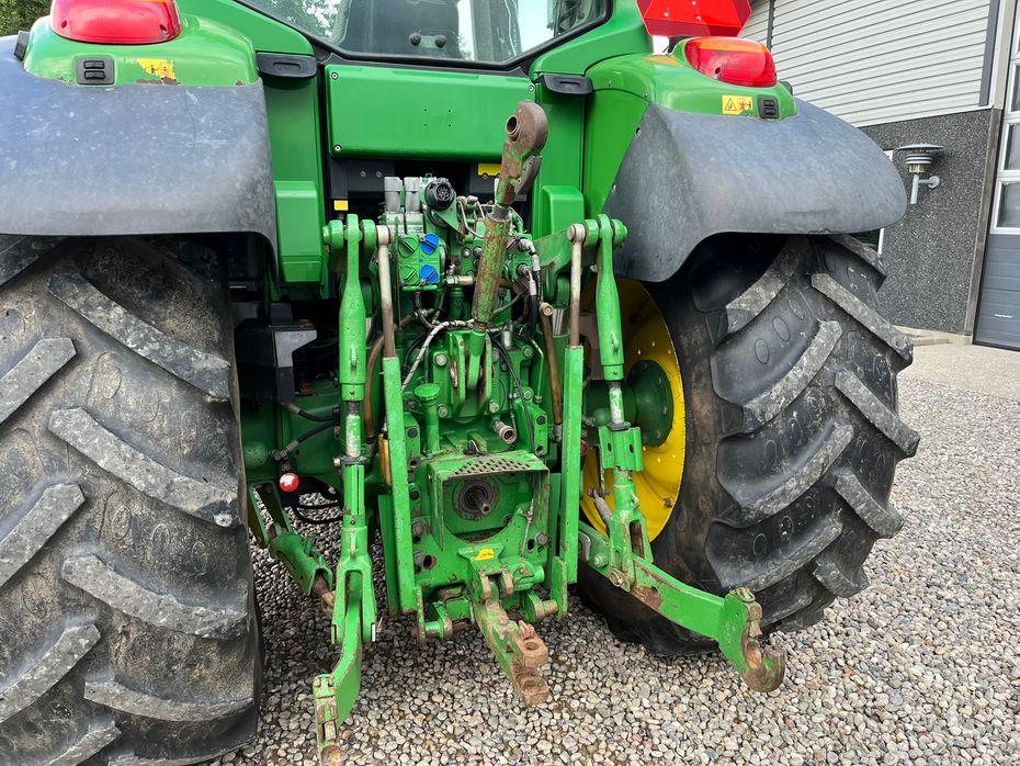 John Deere 6930 AutoPower med frontlift og front PTO - Traktorer - Traktorer 4 wd - 8