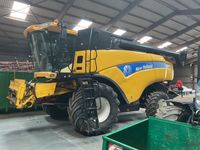 New Holland CX880 med skærebordsvogn - Høstmaskiner - Mejetærskere - 1
