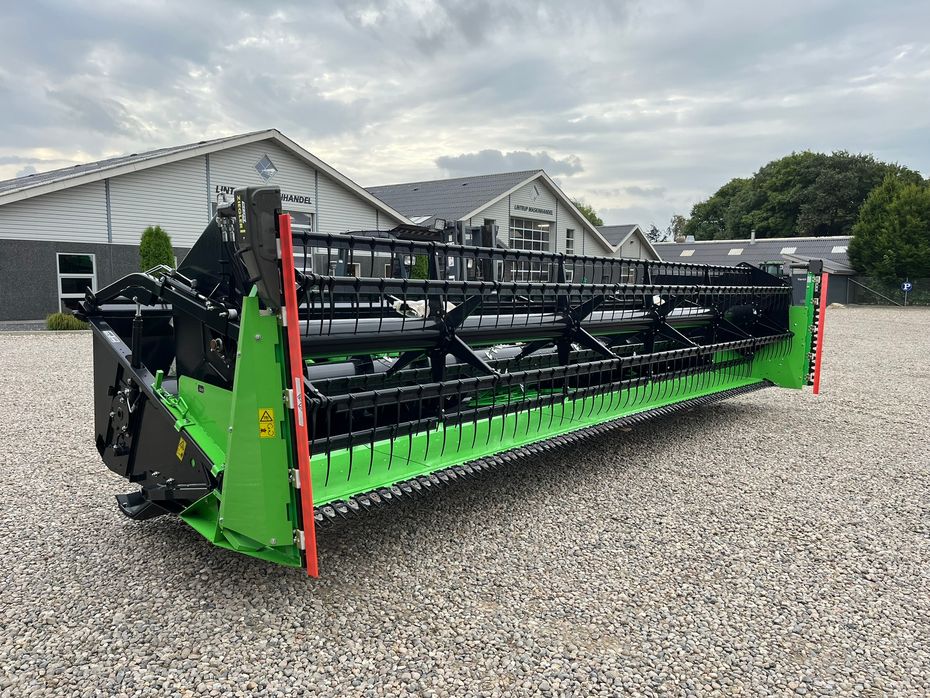 Deutz-Fahr 7206 With 24feed - 7.2m header. New and unused Combine together with 7.2m header - Høstmaskiner - Mejetærskere - 23
