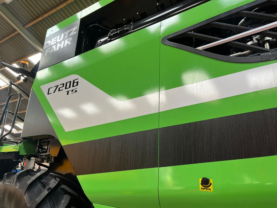 Deutz-Fahr 7206 With 24feed - 7.2m header. New and unused Combine together with 7.2m header - Høstmaskiner - Mejetærskere - 22