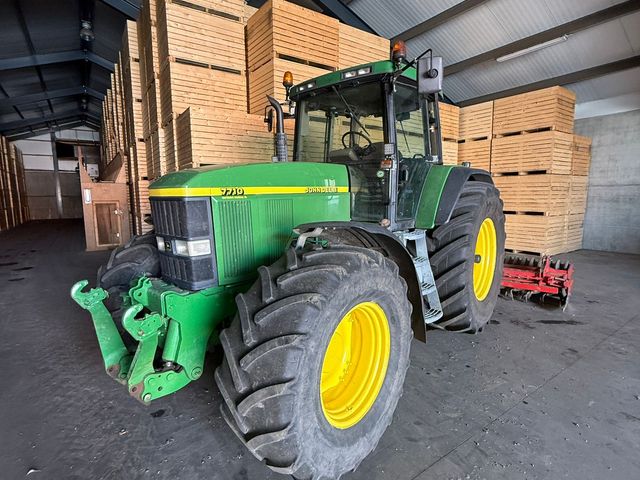 John Deere 7710