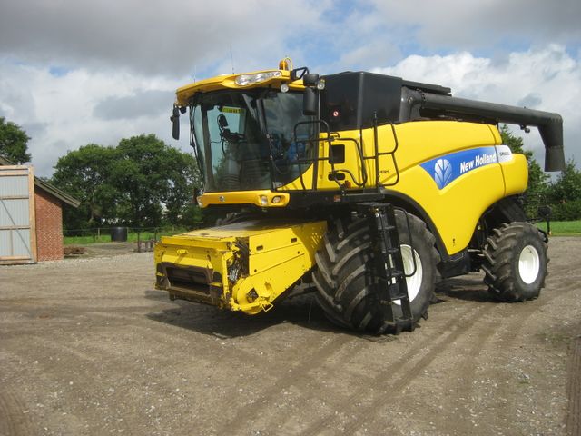 New Holland CR9080