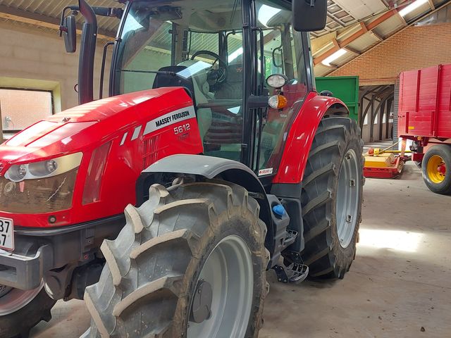 Massey Ferguson MF 5612 Dyna 4