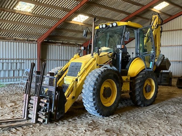 New Holland LB 115 B
