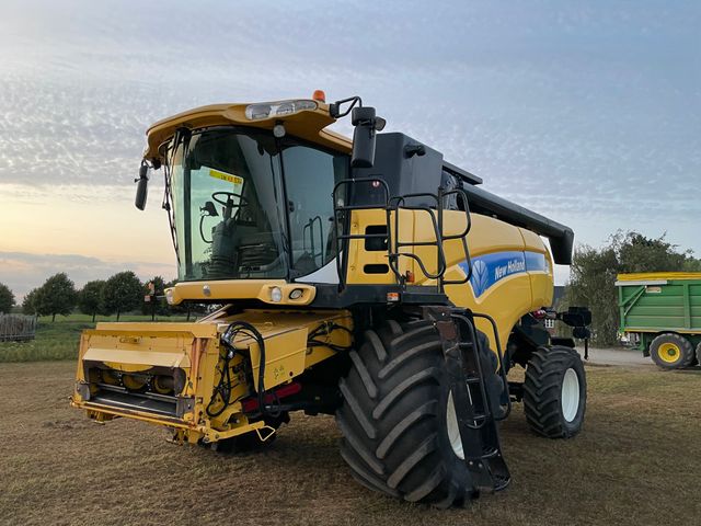 New Holland CX8070