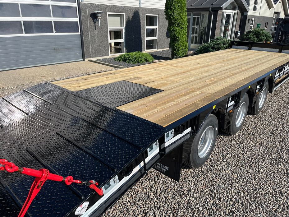Tyrone 33TLL LANG MODEL med kombi bremser, både luft og hydrauliske bremser. Affjedret træk og affjedret aksler. Med hydrauliske ramper og værktøjskasse - Vogne - Maskintransportvogne - 18