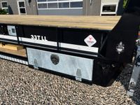 Tyrone 33TLL LANG MODEL med kombi bremser, både luft og hydrauliske bremser. Affjedret træk og affjedret aksler. Med hydrauliske ramper og værktøjskasse - Vogne - Maskintransportvogne - 20