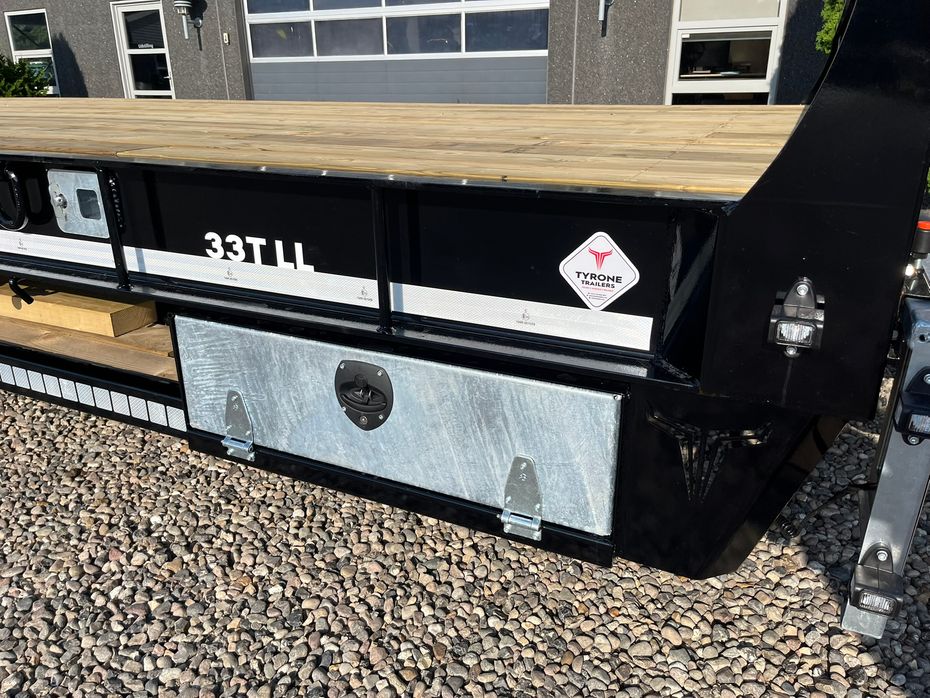 Tyrone 33TLL LANG MODEL med kombi bremser, både luft og hydrauliske bremser. Affjedret træk og affjedret aksler. Med hydrauliske ramper og værktøjskasse - Vogne - Maskintransportvogne - 20
