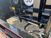 Tyrone 33TLL LANG MODEL med kombi bremser, både luft og hydrauliske bremser. Affjedret træk og affjedret aksler. Med hydrauliske ramper og værktøjskasse - Vogne - Maskintransportvogne - 11