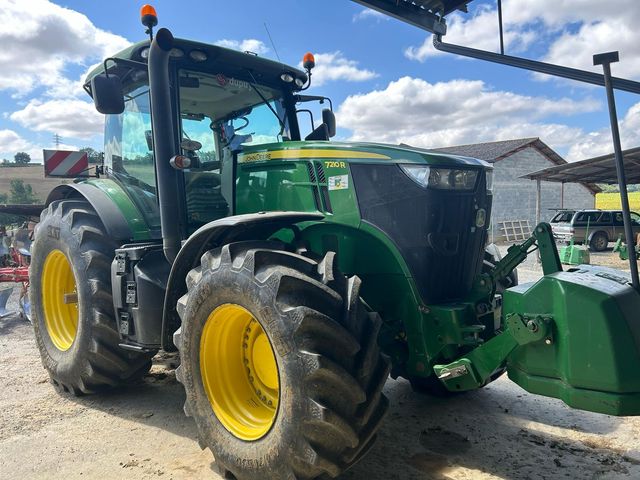 John Deere 7210R