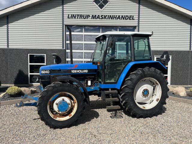 New Holland 8240 SLE 