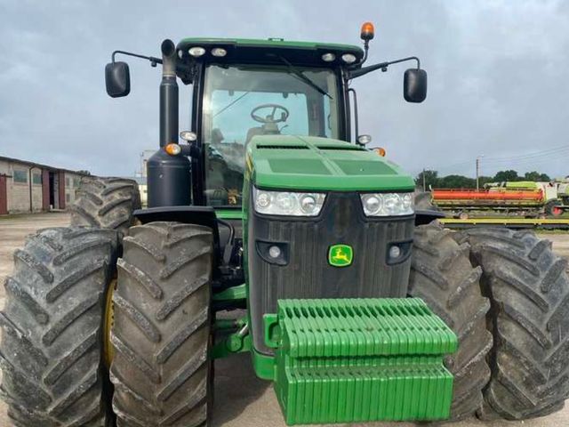 John Deere 8335R