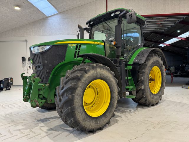 John Deere 7230R