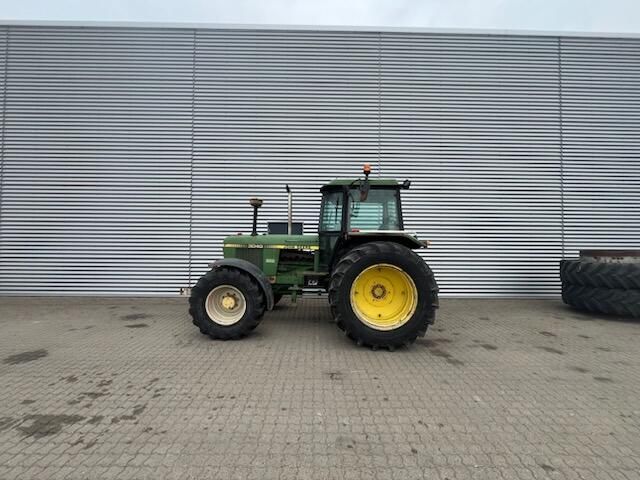 John Deere 3040