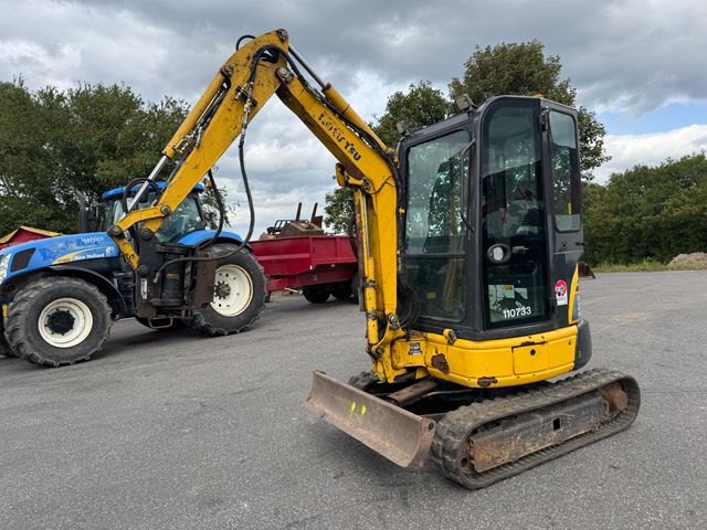 Komatsu PC22MR3