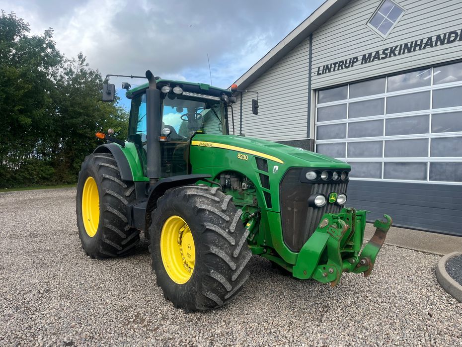 John Deere 8230 Med frontlift - Traktorer - Traktorer 4 wd - 17