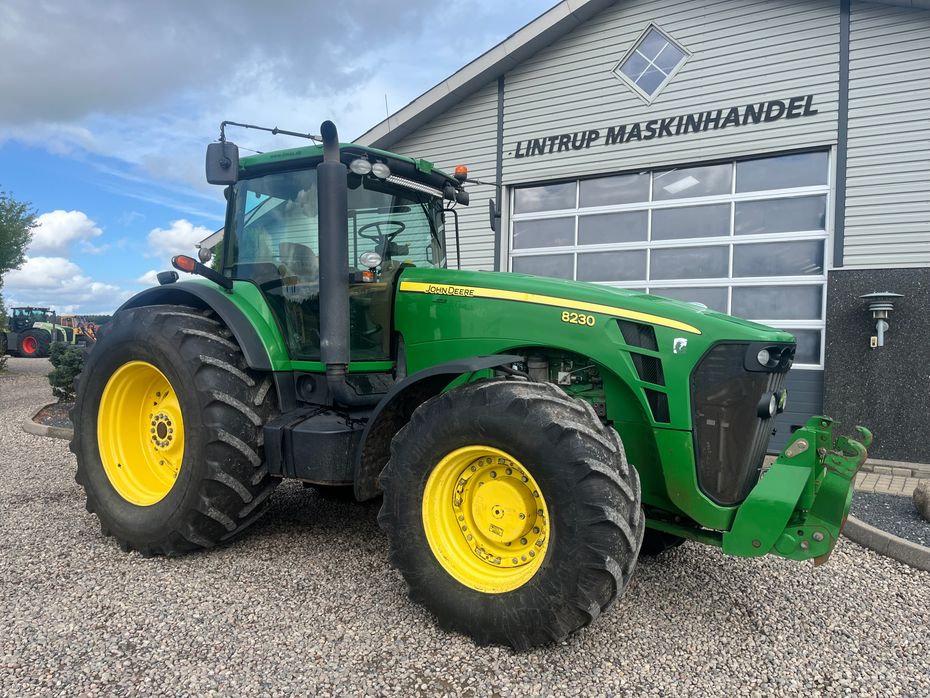John Deere 8230 Med frontlift - Traktorer - Traktorer 4 wd - 16