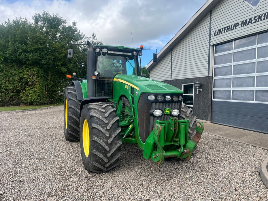 John Deere 8230 Med frontlift - Traktorer - Traktorer 4 wd - 18