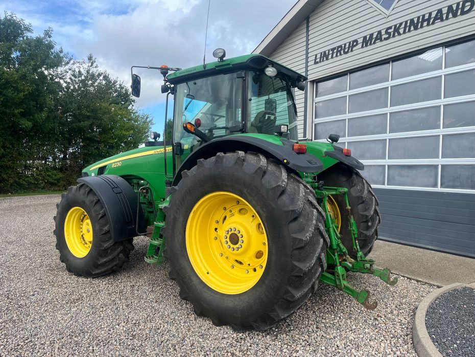 John Deere 8230 Med frontlift - Traktorer - Traktorer 4 wd - 3