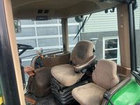 John Deere 8230 Med frontlift - Traktorer - Traktorer 4 wd - 6