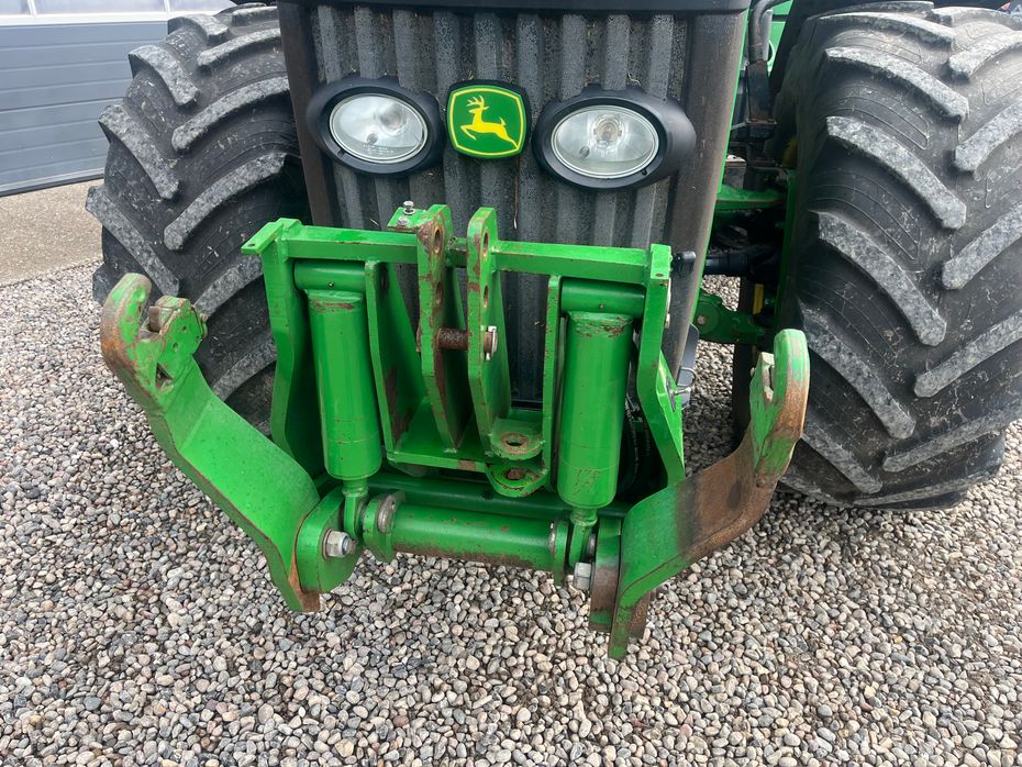 John Deere 8230 Med frontlift - Traktorer - Traktorer 4 wd - 4