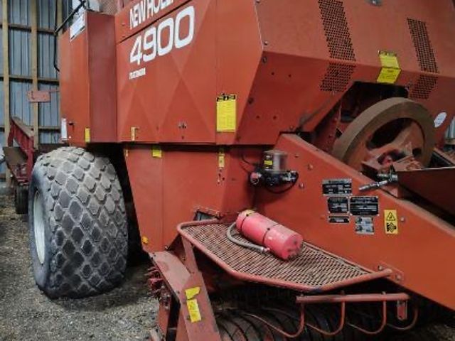 New Holland Hesston 4900