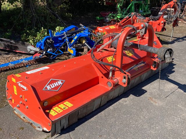 Kuhn VKM 305