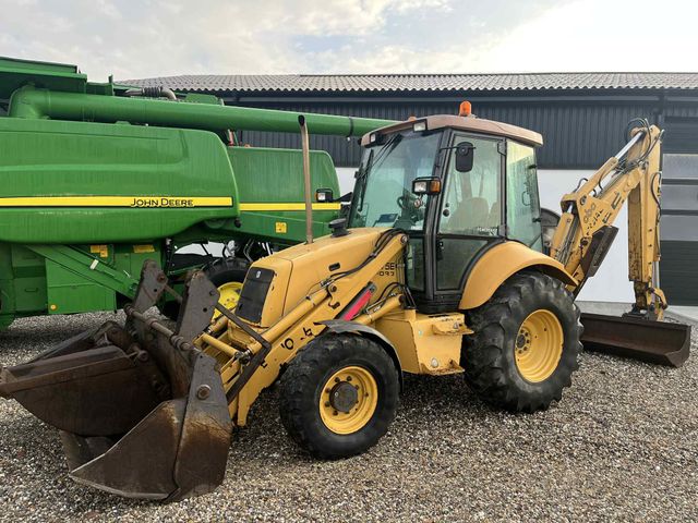 New Holland 675E